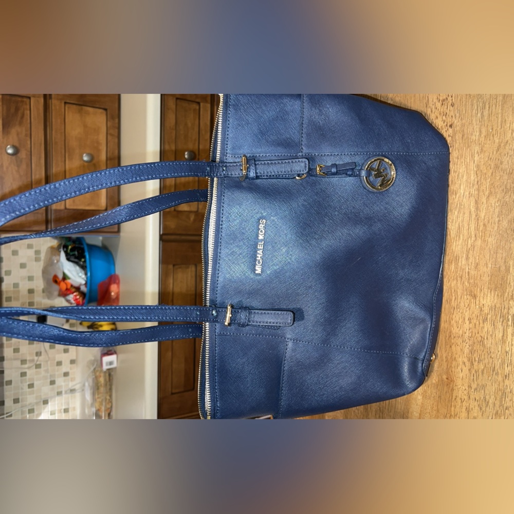 Used Michael kors purse but still in great condition.